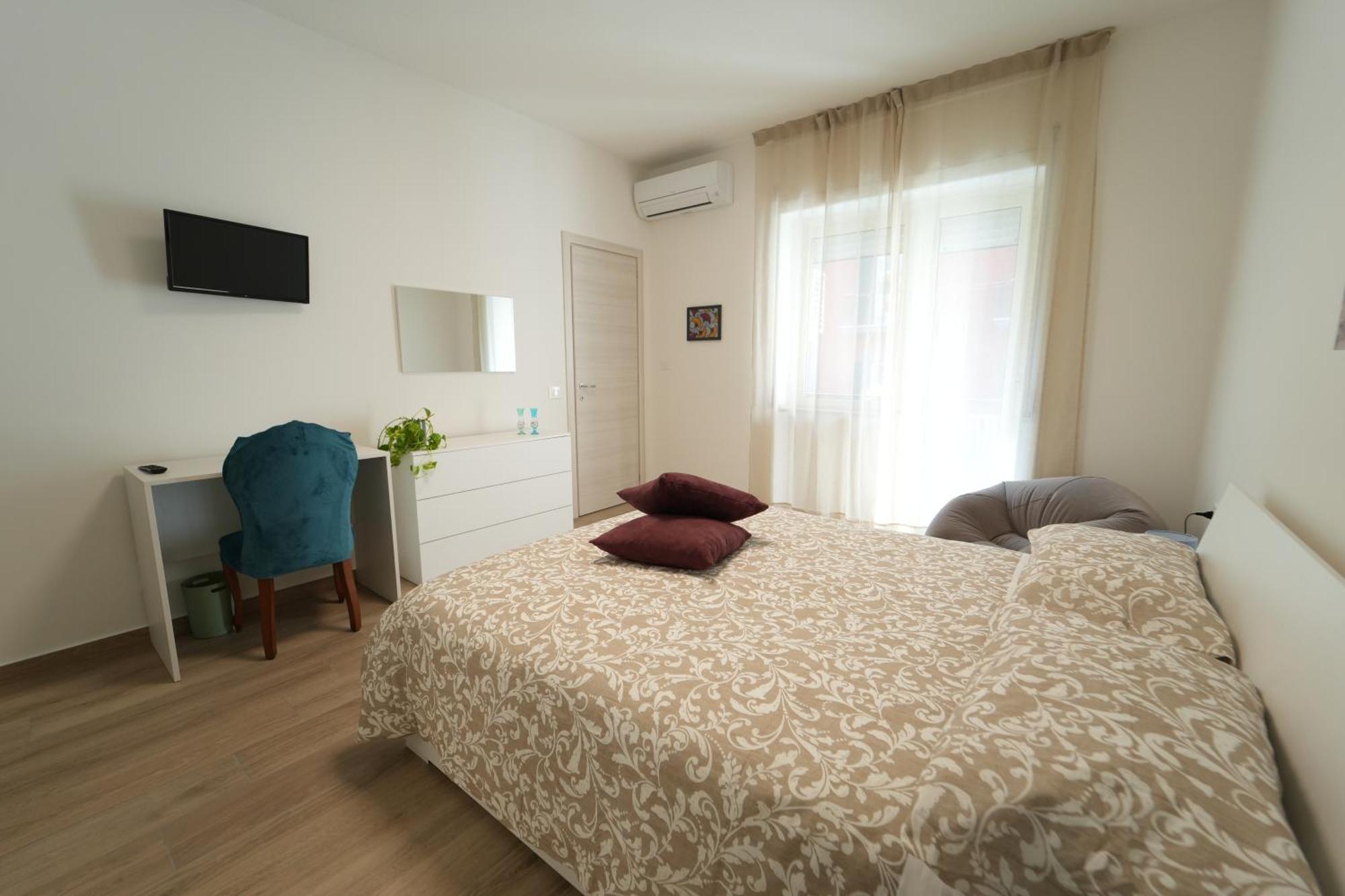 Panorama Vesuvius Affittacamere Guesthouse With Lift Near To Subway In Napoli Center Exterior photo