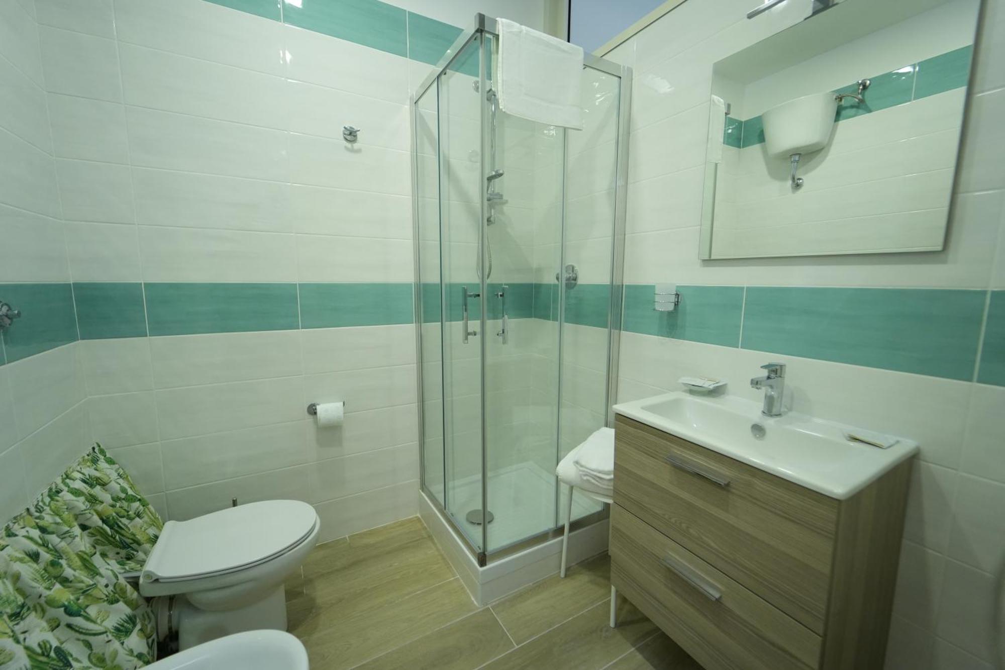 Panorama Vesuvius Affittacamere Guesthouse With Lift Near To Subway In Napoli Center Exterior photo